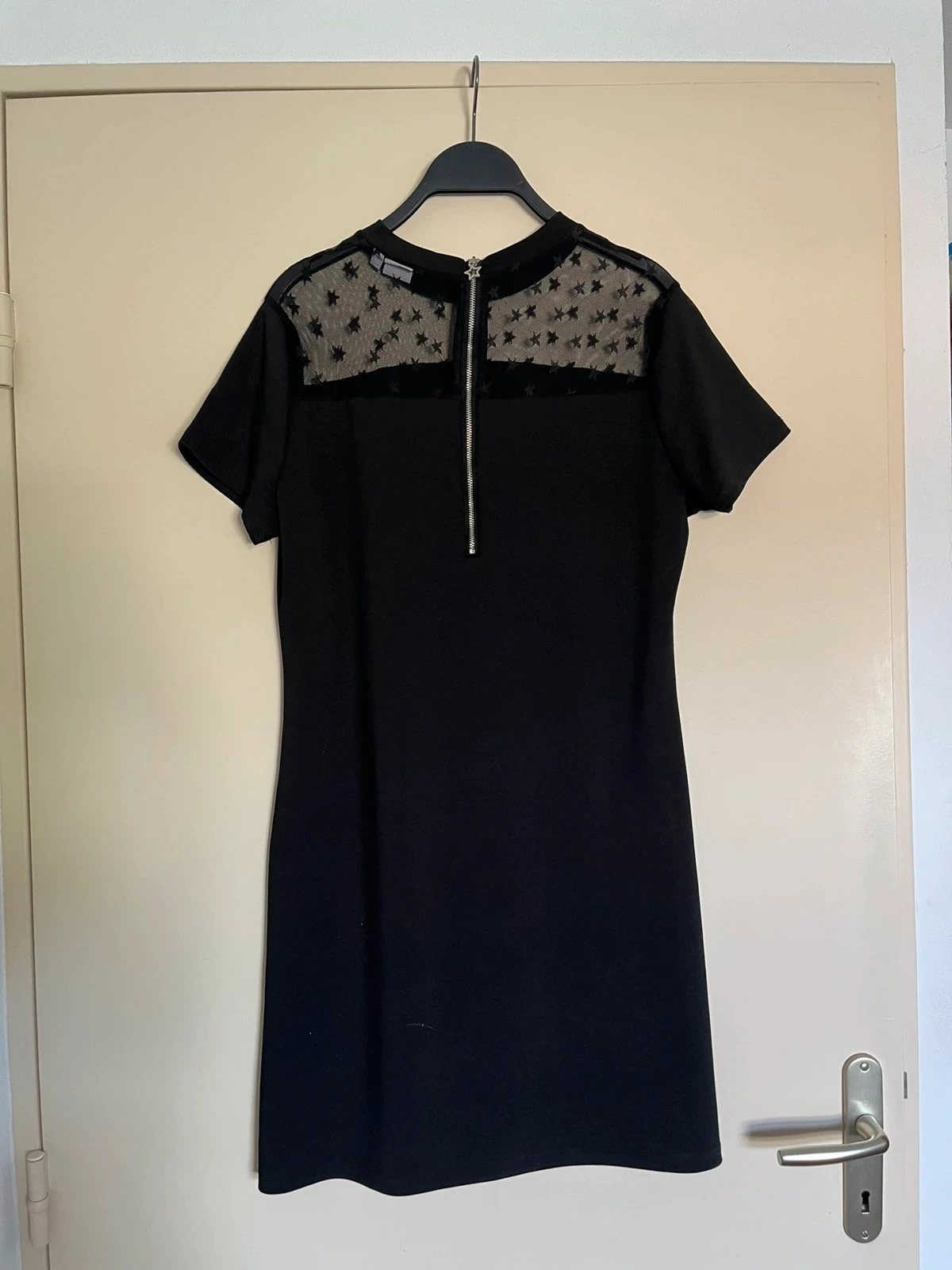 Vestido preto MIM com detalhes de renda estrelada - tamanho M – photo 3